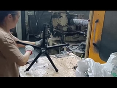 Η άνετη καρέκλα γραφείου με κυλιόμενη βάση από νάιλον με ρυθμιστικό ύψος στήριξης οσφυϊκής στήριξης